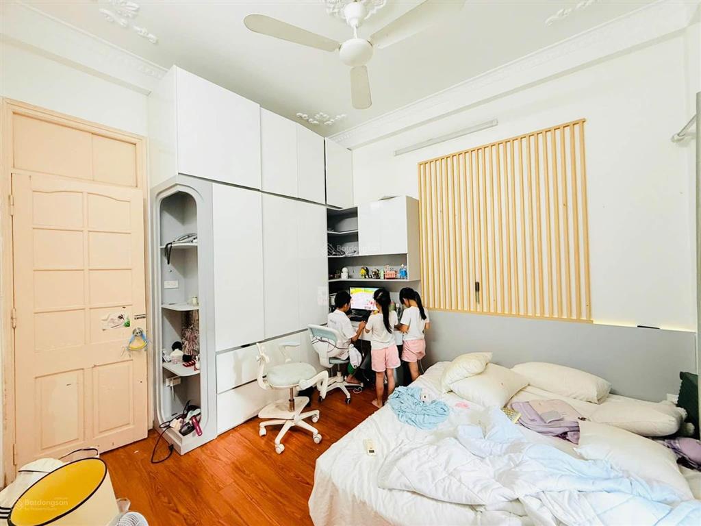 Nhà xinh xuân thuỷ, ngõ thông, ở/cho thuê, ô tô cách 30m, dân xây ở ngay, sổ vuông, không qh, 38m2