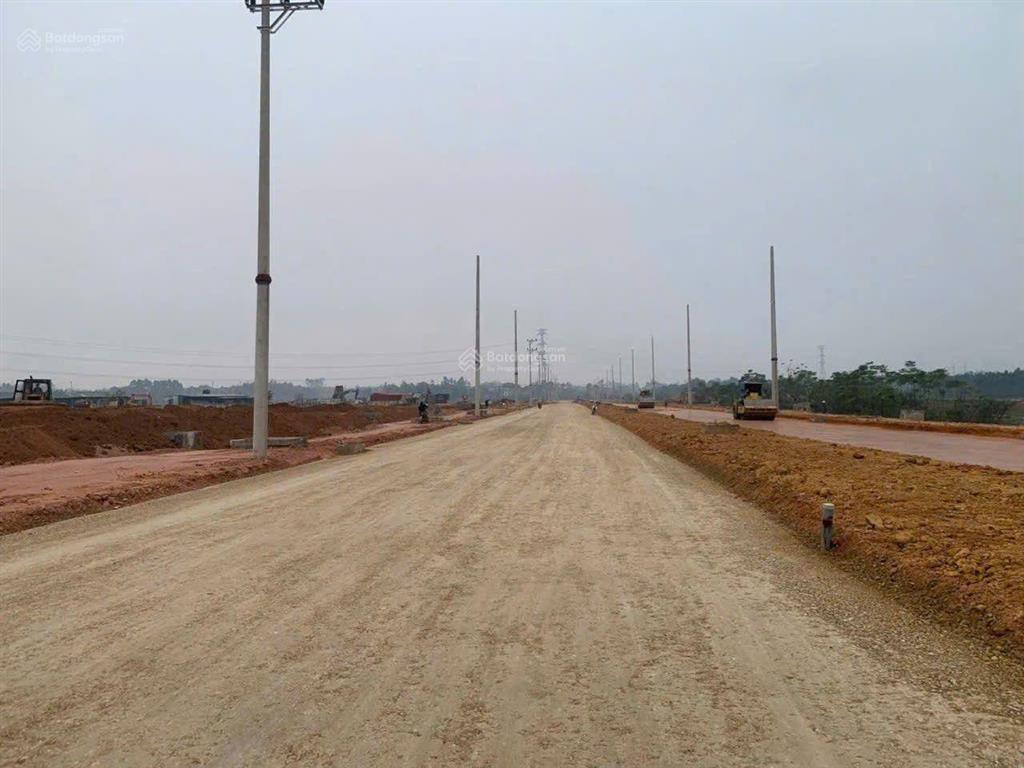 Bán 5000m2 đất trong kcn vĩnh phúc. giá 3,2 triệu/m2. nhiều ngành nghề bàn giao ngay. 0976 108 ***