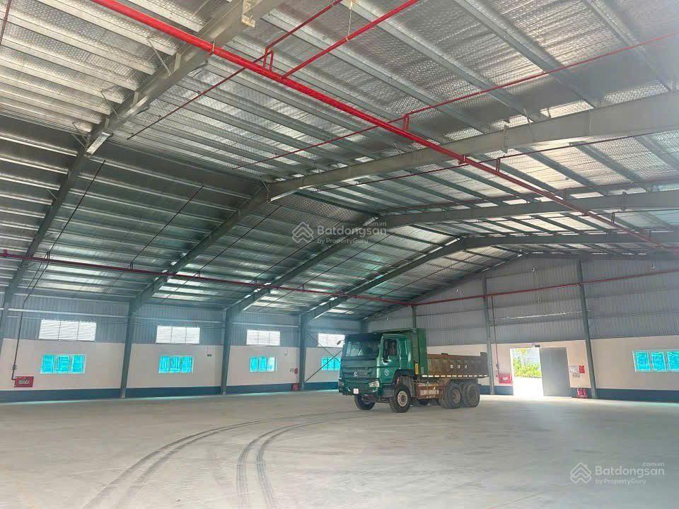 Bán nhà xưởng tại yên mỹ, hưng yên. đất 2 ha đã có nhà xưởng hơi cũ là 1 ha. giá rẻ.  0976 108 ***