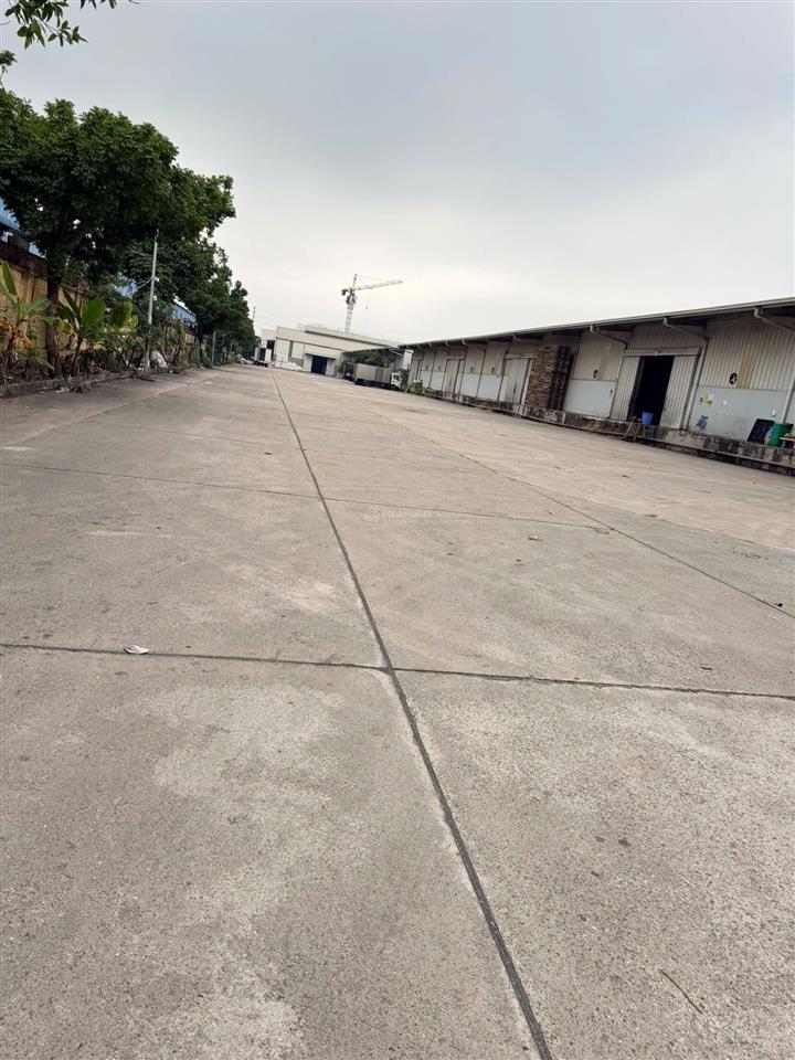 Bán nhà xưởng tại yên mỹ, hưng yên. đất 2 ha đã có nhà xưởng hơi cũ là 1 ha. giá rẻ.  0976 108 ***