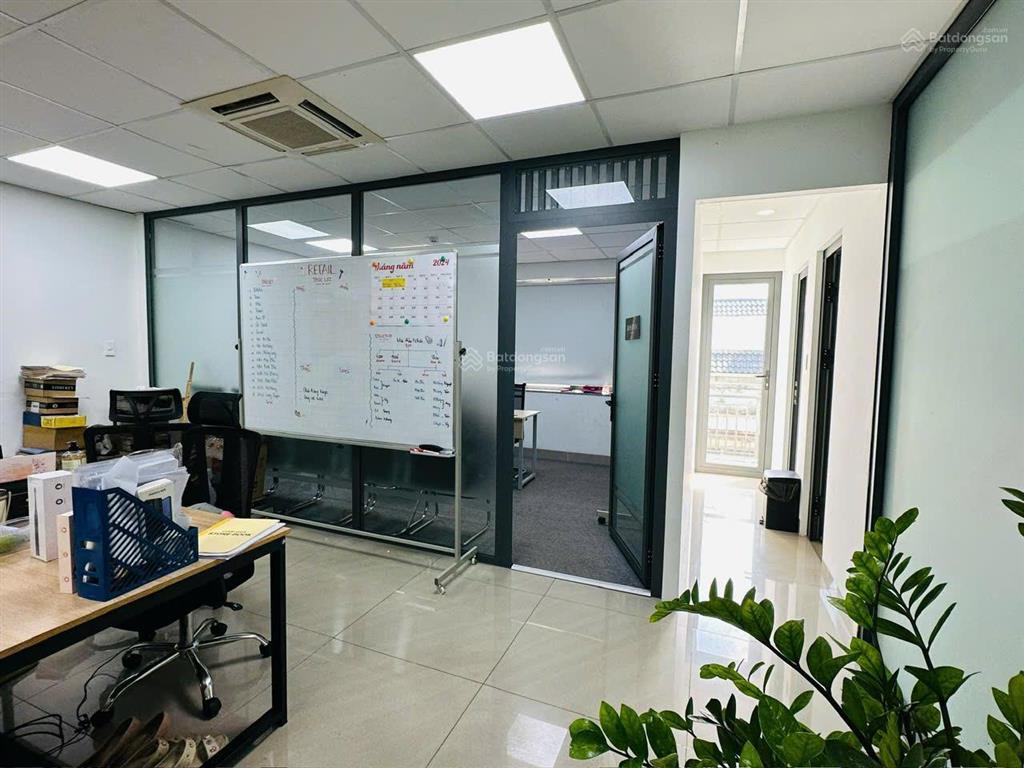 Cho thuê nhà văn phòng nguyên căn 700m vị trí đẹp, trần não lương định của