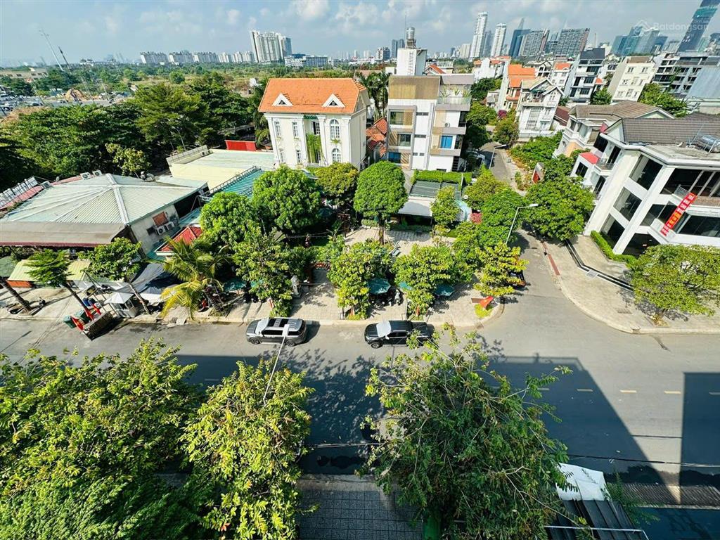 Cho thuê nhà văn phòng nguyên căn 700m vị trí đẹp, trần não lương định của