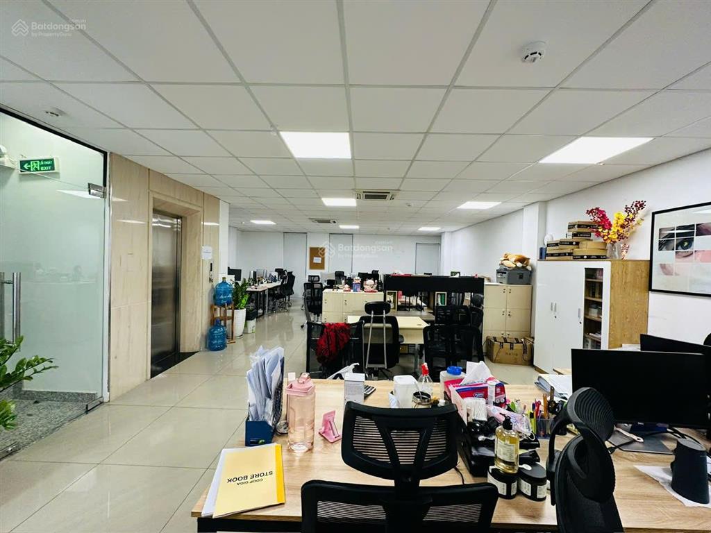 Cho thuê nhà văn phòng nguyên căn 700m vị trí đẹp, trần não lương định của