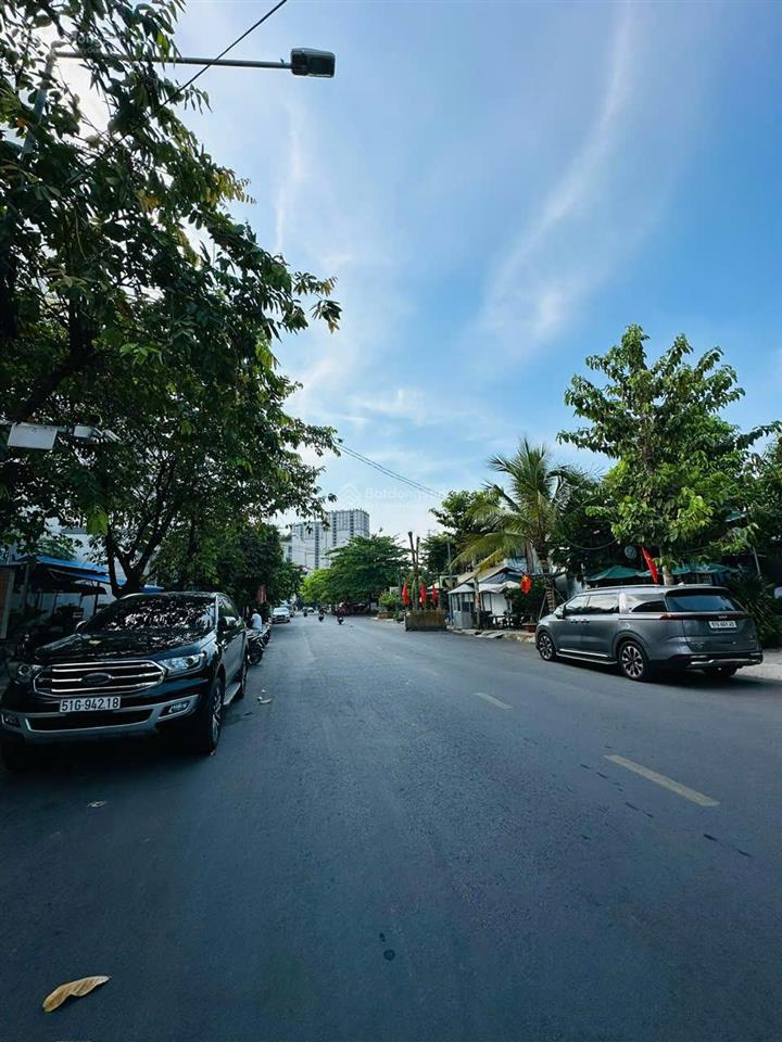 Cho thuê nhà văn phòng nguyên căn 700m vị trí đẹp, trần não lương định của