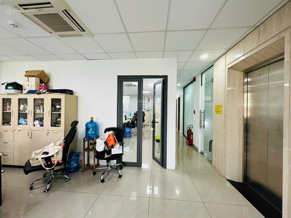Cho thuê nhà văn phòng nguyên căn 700m vị trí đẹp, trần não lương định của