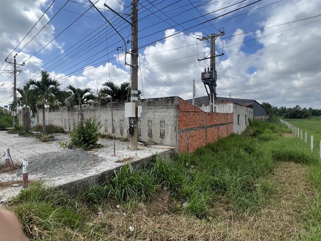 Bán đất + nhà xưởng 4150m2 thổ cư, văn phòng. đường lộ lớn phan ngọc tòng trung tâm thị trấn ba tri