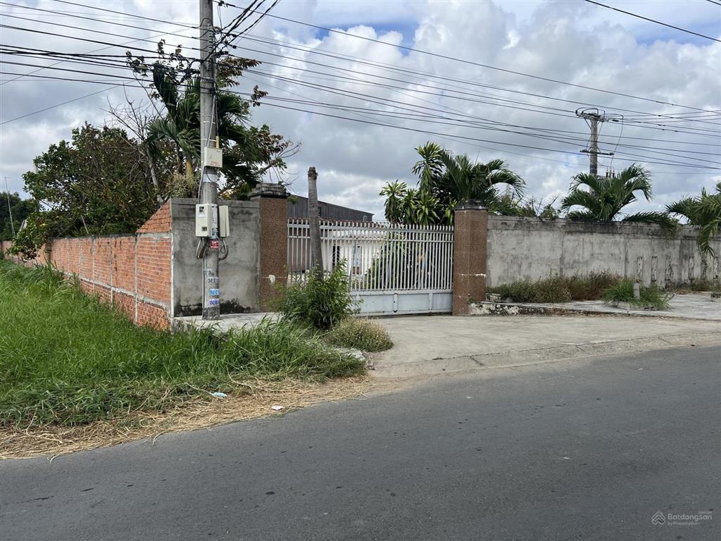 Bán đất + nhà xưởng 4150m2 thổ cư, văn phòng. đường lộ lớn phan ngọc tòng trung tâm thị trấn ba tri