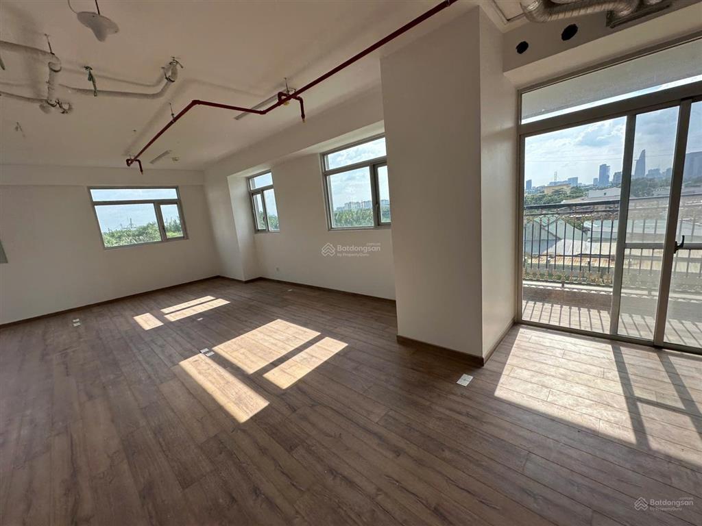Cho thuê văn phòng tại paris hoàng kim liền kề quận 1 giá chỉ 19triệu/tháng