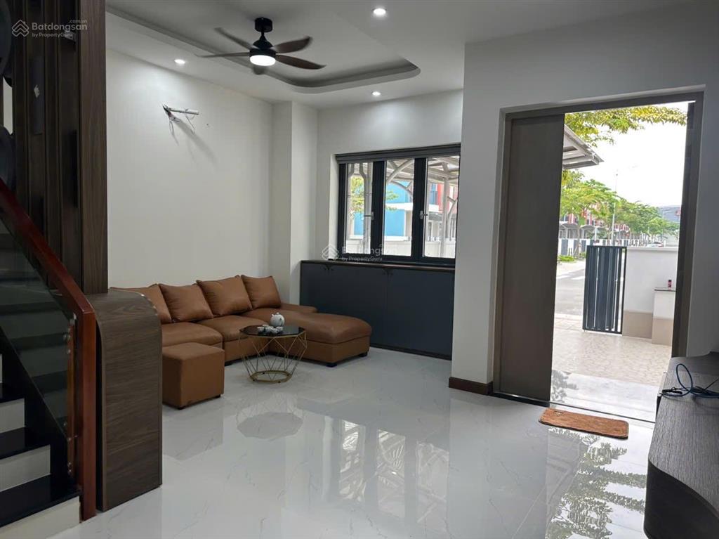 Cho thuê nhà phố nguyên căn sun casa central, giá chỉ 15 triệu/tháng, chìa khoá sẵn sàng nhiều căn