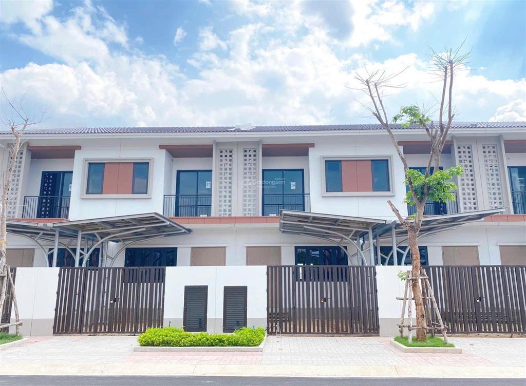 Bán gấp nhà phố sun casa central 5x20 đã có sổ hồng giá 2.9 tỷ.  0918 681 ***  quỳnh trân