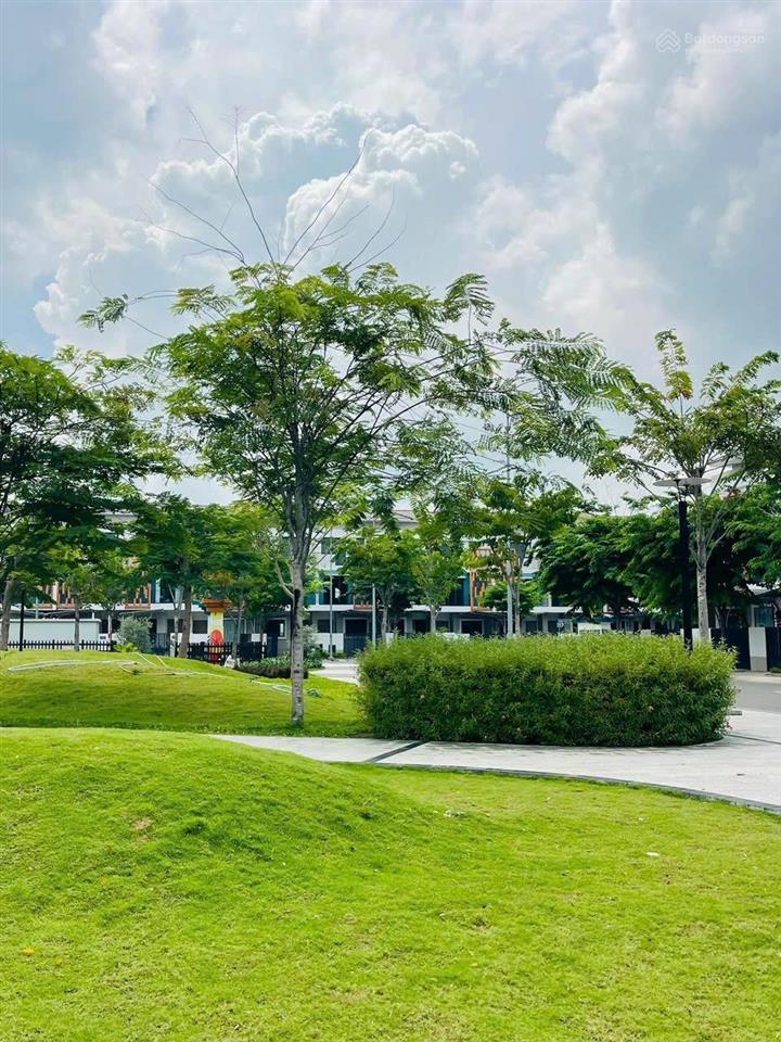 Bán gấp shophouse đối diện hồ bơi đường n22, khu sun casa central, nhà sẵn sàng bàn giao ngay