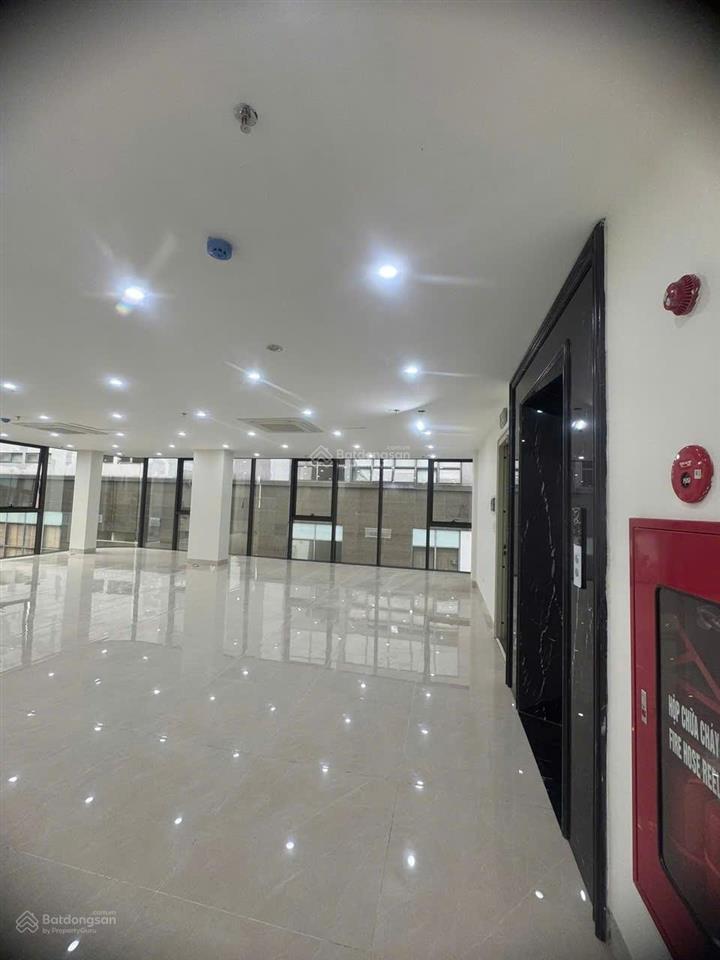 Bán nhà mặt phố tại lê văn lương, 81 tỷ, 105 m2, pháp lý đầy đủ