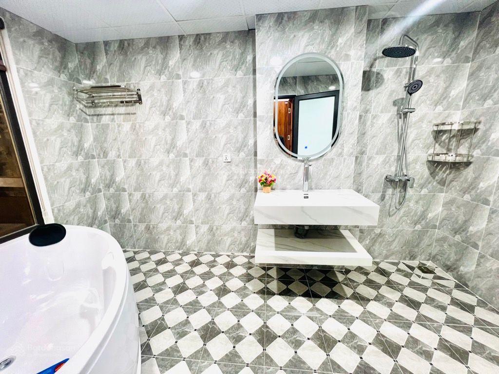 Bán gấp nhà mặt phố ở tân mai, 21,5 tỷ, 50m2, 4pn + 6wc + 6tầng