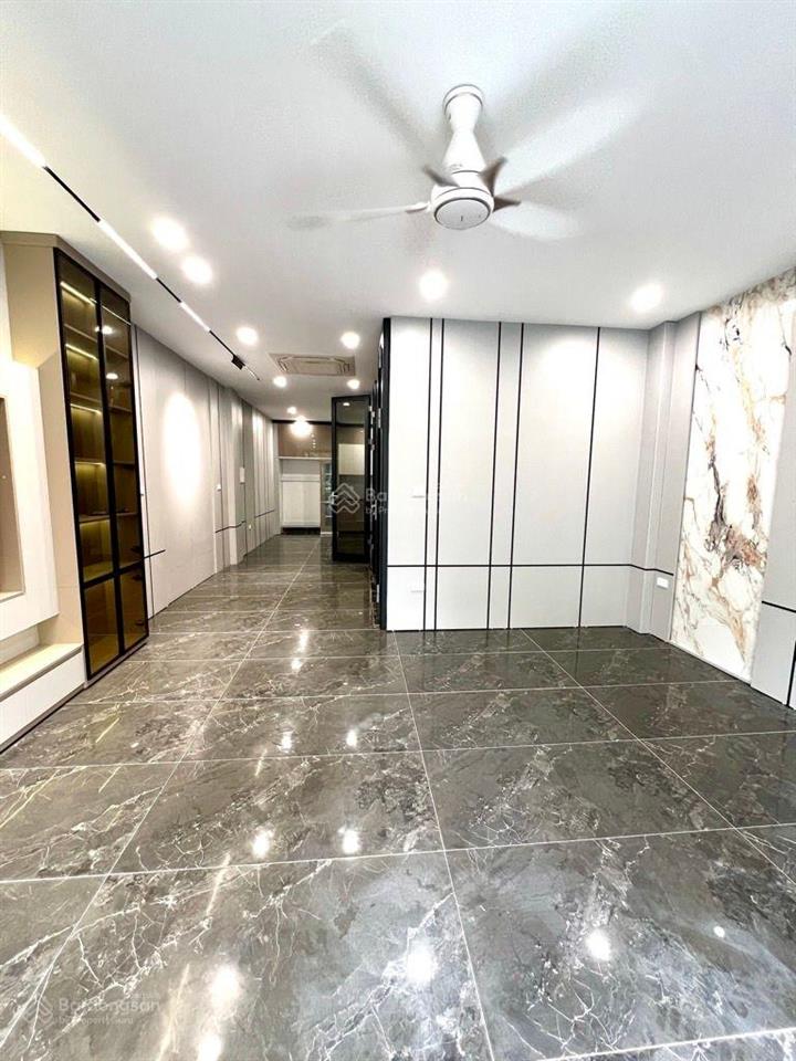 Diện tích 78m, 5 tầng, thang máy, full nội thất