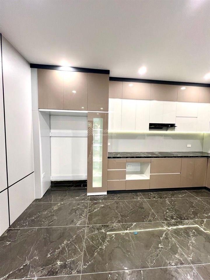 Diện tích 78m, 5 tầng, thang máy, full nội thất