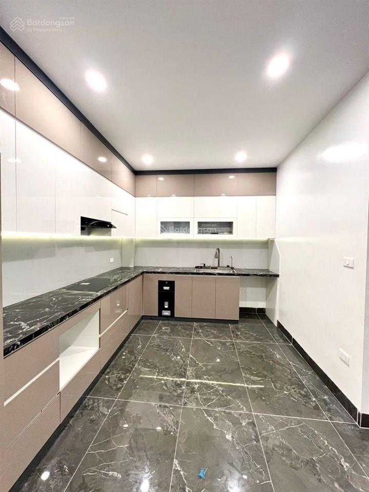 Diện tích 78m, 5 tầng, thang máy, full nội thất