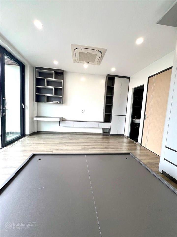 Diện tích 78m, 5 tầng, thang máy, full nội thất