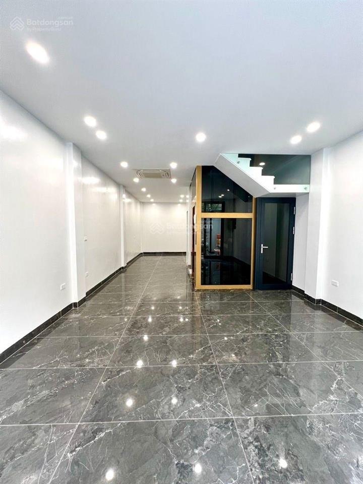Diện tích 78m, 5 tầng, thang máy, full nội thất
