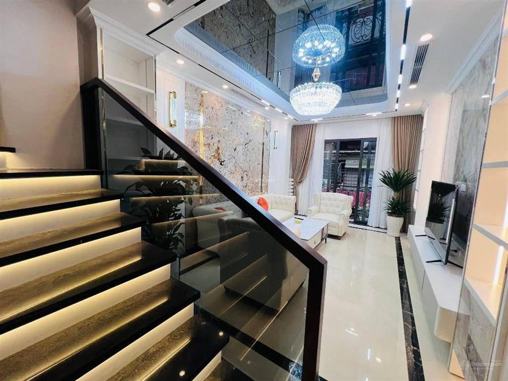 Bán nhà mặt phố tại hoàng quốc việt, 25,8 tỷ, 60m2, 6 tầng, thang máy