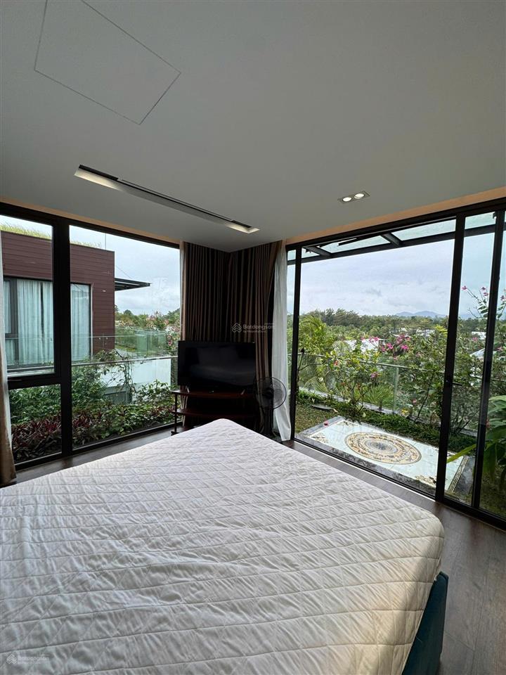 Chính chủ bán biệt thự 150m2 tại flamingo đại lải resort,sổ đỏ lâu dài,nội thất cao cấp,chỉ 12,4 tỷ