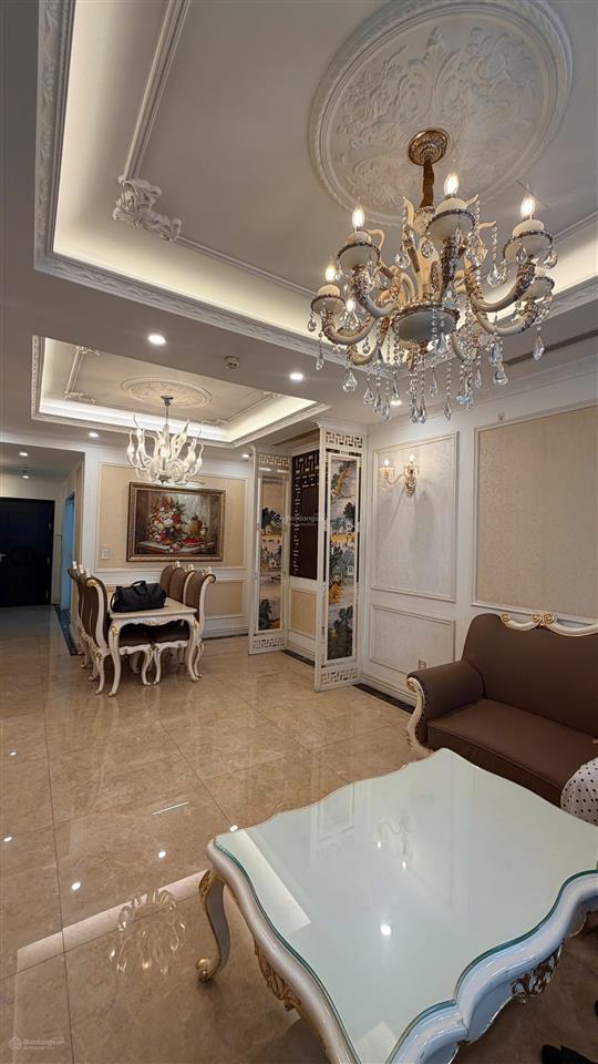 Chính chủ bán căn hộ vin royal city, 3pn, 138.3m2, view công viên & bể bơi  full nội thất đẳng cấp