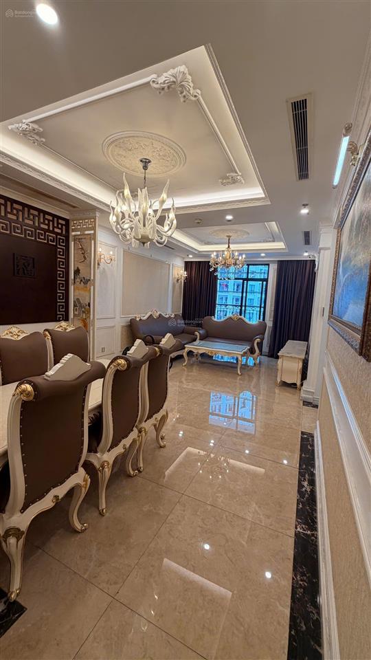Chính chủ bán căn hộ vin royal city, 3pn, 138.3m2, view công viên & bể bơi  full nội thất đẳng cấp