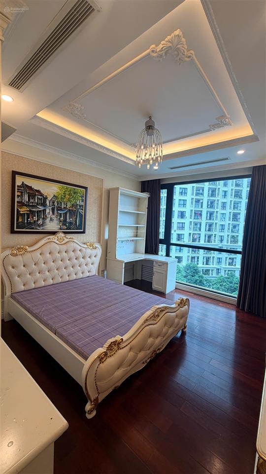Chính chủ bán căn hộ vin royal city, 3pn, 138.3m2, view công viên & bể bơi  full nội thất đẳng cấp