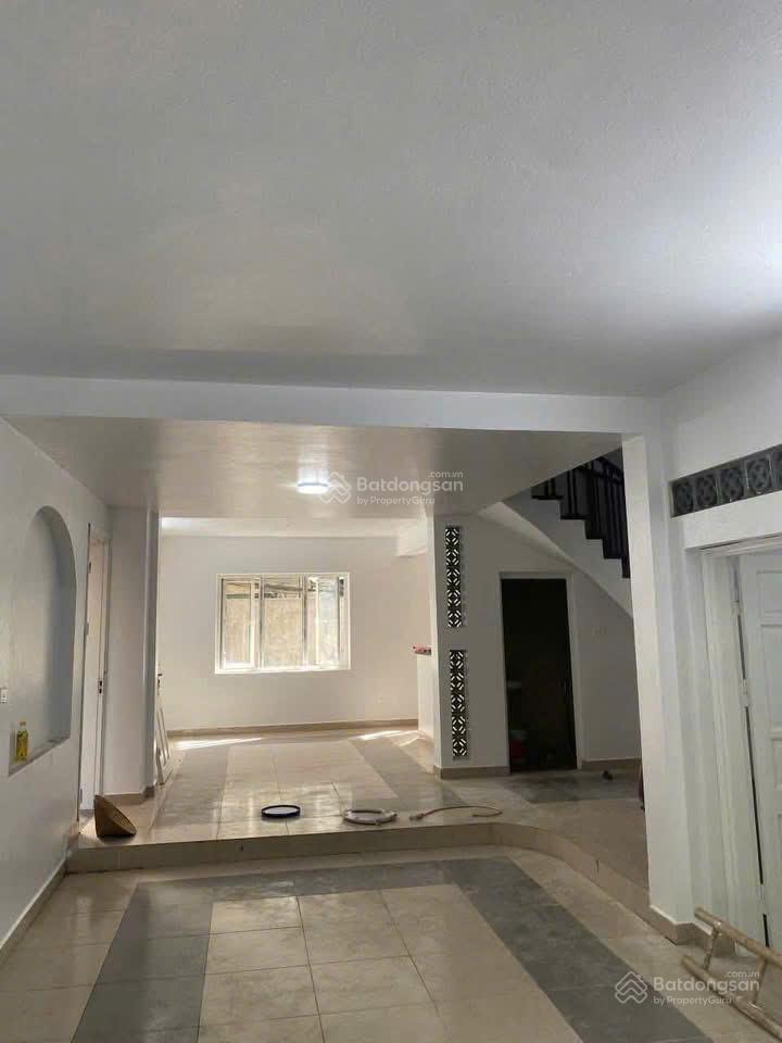 Chính chủ cho thuê biệt thự kđt sài đồng làm văn phòng, 4 tầng 340m² sàn, mặt vườn hoa chỉ 25 tr/th