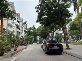 Chính chủ cho thuê biệt thự kđt sài đồng làm văn phòng, 4 tầng 340m² sàn, mặt vườn hoa,chỉ 25 tr/th