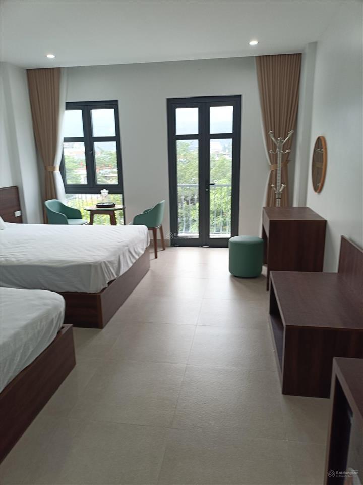 Bán nhà căn góc vinhomes, sổ đỏ lâu dài, kinh doanh đỉnh, dt 126m2, full nội thất, giá chỉ 10,95 tỷ