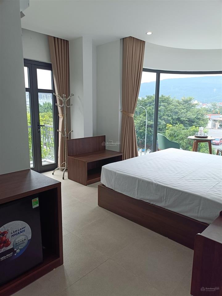Bán nhà căn góc vinhomes, sổ đỏ lâu dài, kinh doanh đỉnh, dt 126m2, full nội thất, giá chỉ 10,95 tỷ