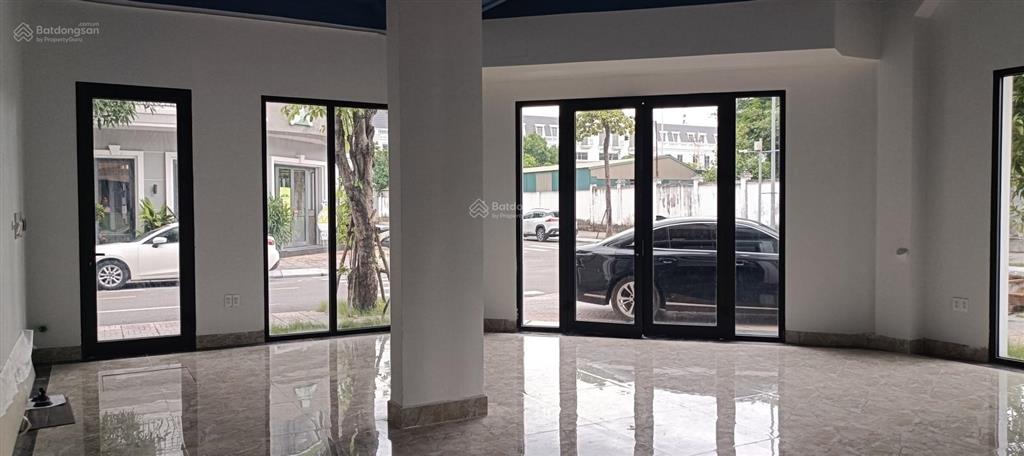Bán nhà căn góc vinhomes, sổ đỏ lâu dài, kinh doanh đỉnh, dt 126m2, full nội thất, giá chỉ 10,95 tỷ