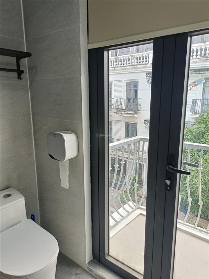 Bán nhà căn góc vinhomes, sổ đỏ lâu dài, kinh doanh đỉnh, dt 126m2, full nội thất, giá chỉ 10,95 tỷ