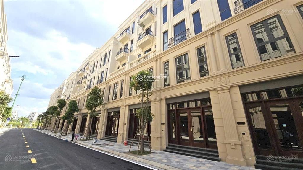 Chính chủ cần bán nhanh nhà liền kề vinhomes cổ loa  90m2, 5 tầng  chỉ 18 tỷ  vị trí đẹp