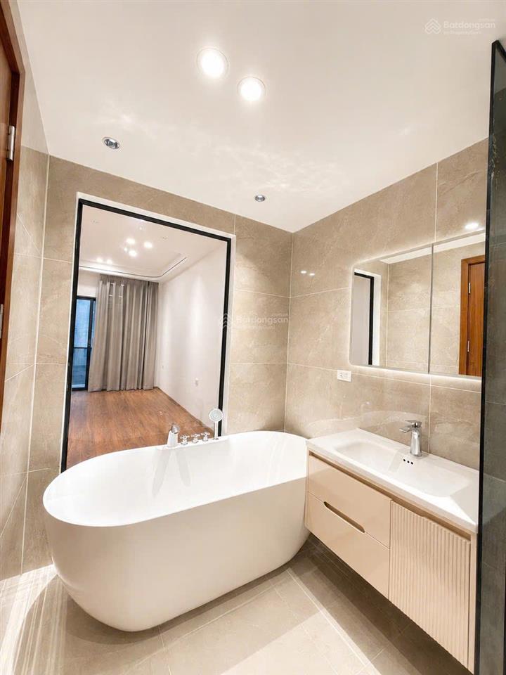 Chính chủ bán nhà hoa lâm  long biên  46m2  8 tầng thang máy  full nội thất đẹp  gara ô tô
