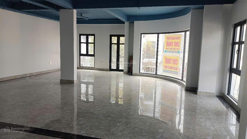 Cho thuê văn phòng đẹp chỉ 4 triệu/th, vị trí đẹp ngay vincom plaza cẩm phả  đỗ ô tô thoải mái