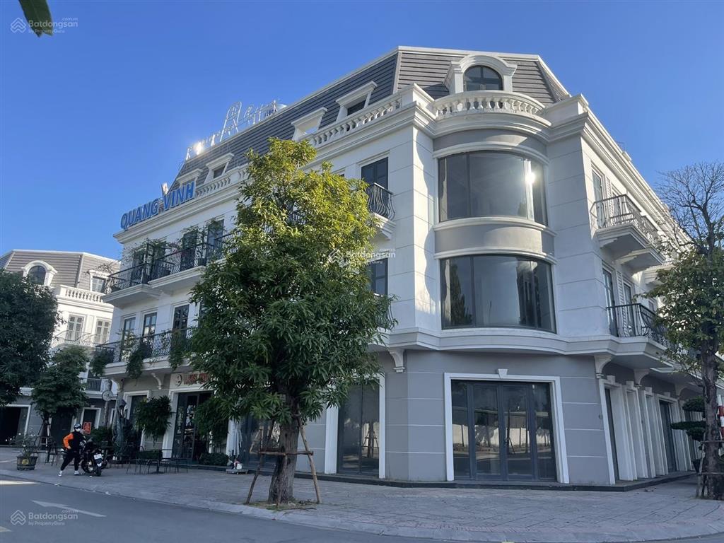 Cho thuê văn phòng đẹp chỉ 4 triệu/th, vị trí đẹp ngay vincom plaza cẩm phả  đỗ ô tô thoải mái