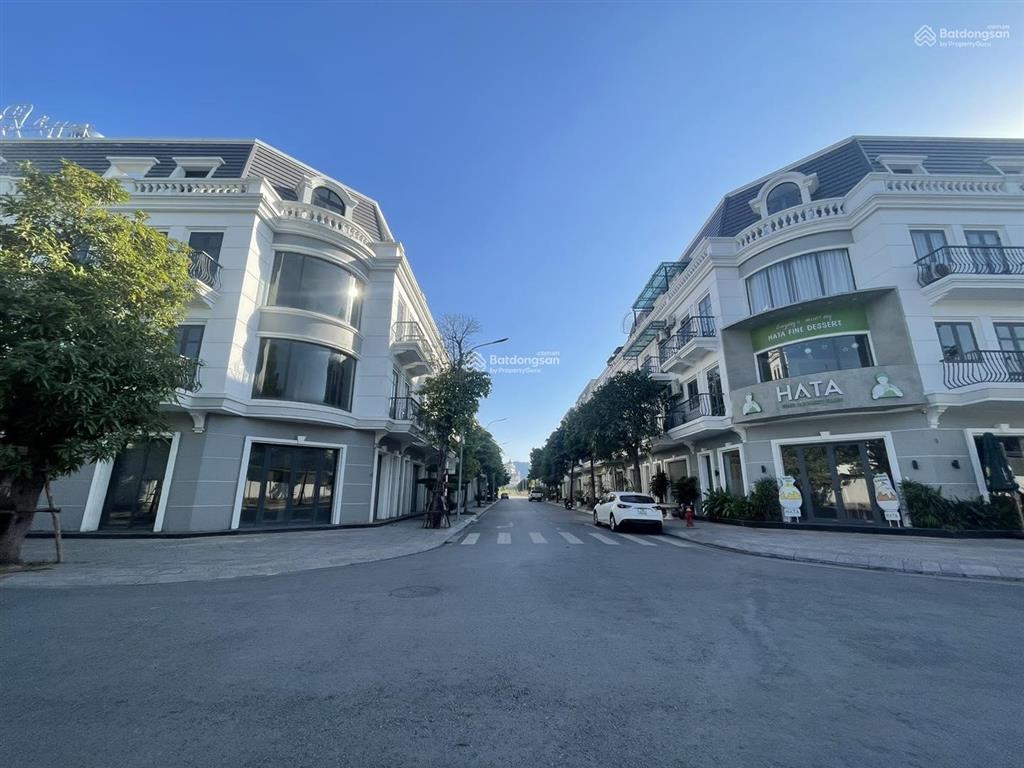 Cho thuê văn phòng đẹp chỉ 4 triệu/th, vị trí đẹp ngay vincom plaza cẩm phả  đỗ ô tô thoải mái
