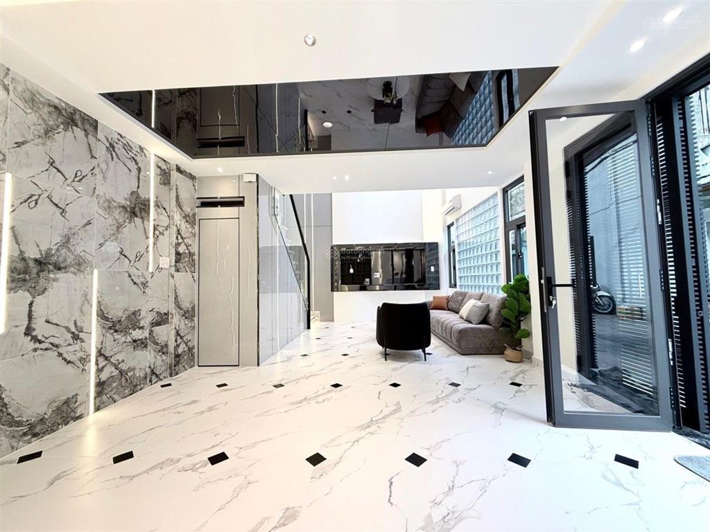 Nhà sát mặt tiền mới koong  5 tầng tặng full nội thất  ô tô đậu cửa