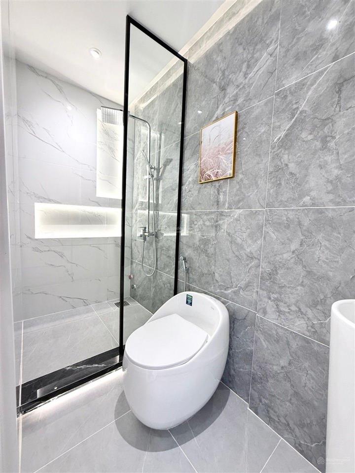 Nhà sát mặt tiền mới koong  5 tầng tặng full nội thất  ô tô đậu cửa