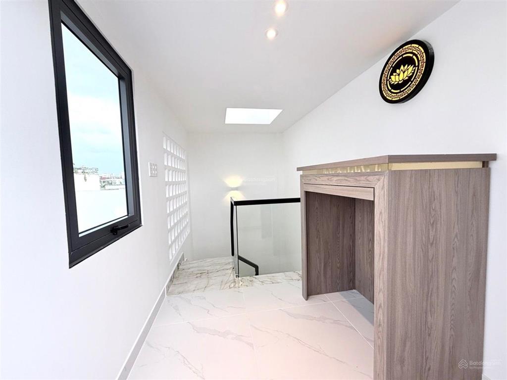 Nhà sát mặt tiền mới koong  5 tầng tặng full nội thất  ô tô đậu cửa