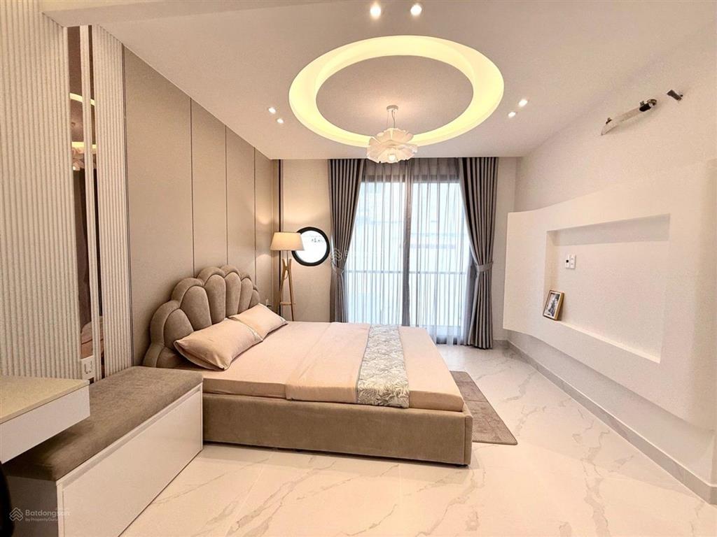 Nhà sát mặt tiền mới koong  5 tầng tặng full nội thất  ô tô đậu cửa