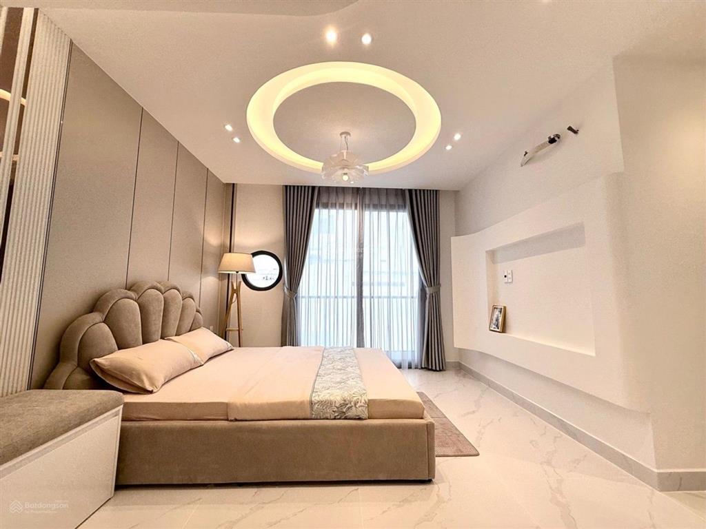 Nhà sát mặt tiền mới koong  5 tầng tặng full nội thất  ô tô đậu cửa
