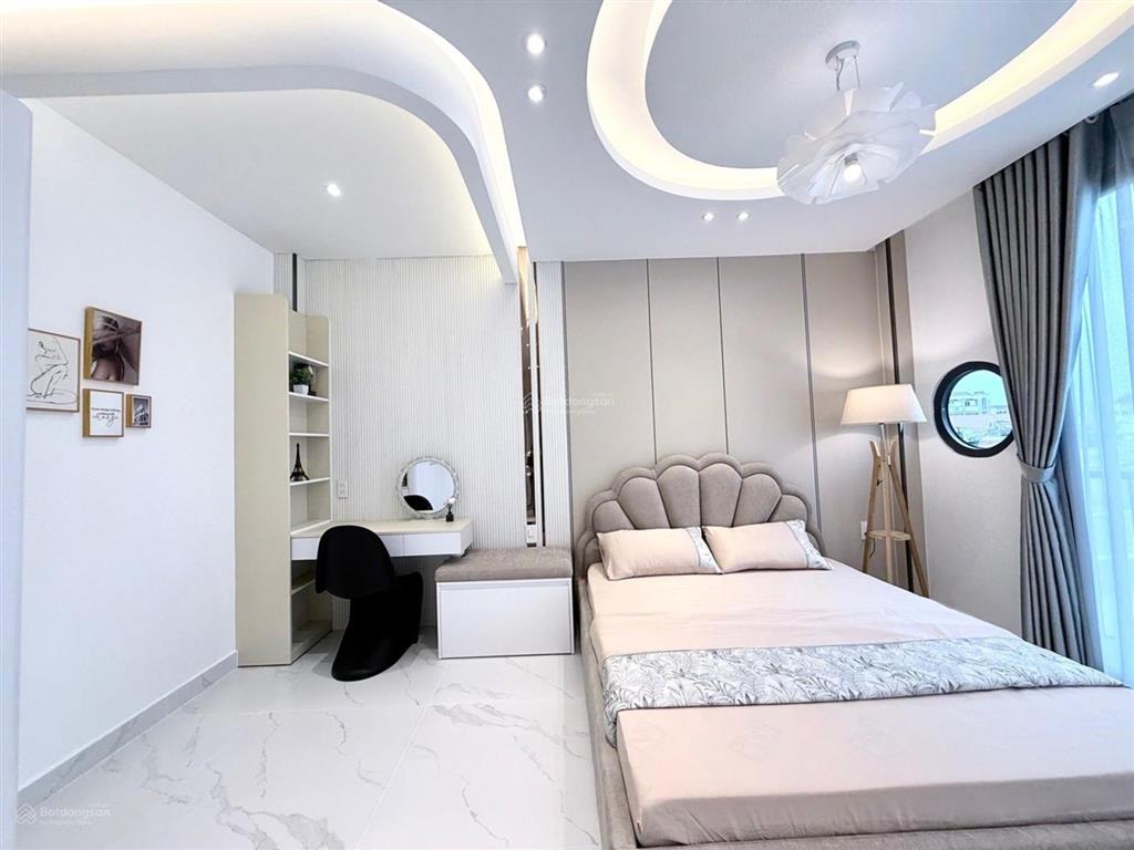 Nhà sát mặt tiền mới koong  5 tầng tặng full nội thất  ô tô đậu cửa