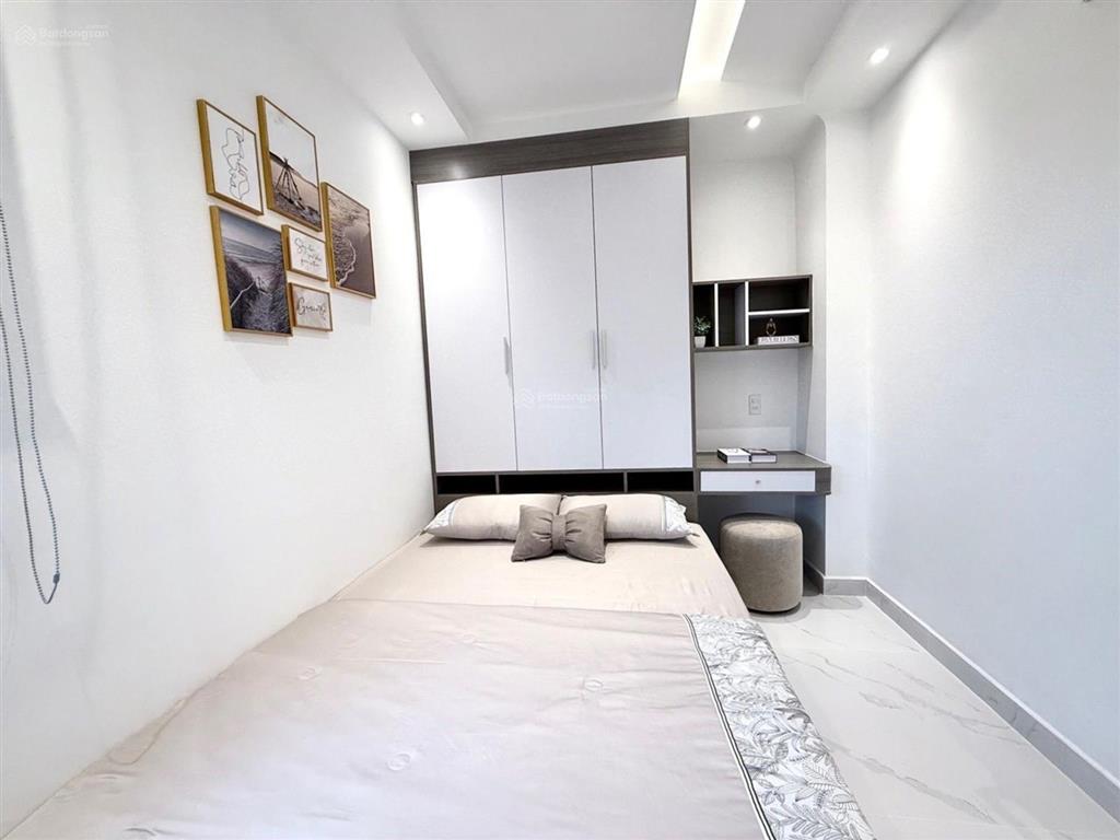 Nhà sát mặt tiền mới koong  5 tầng tặng full nội thất  ô tô đậu cửa