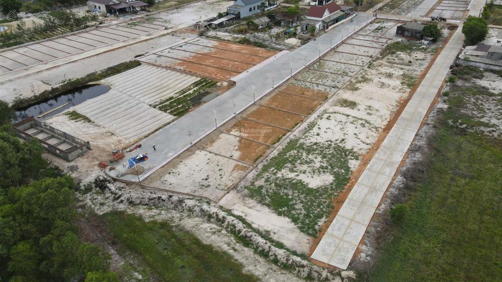 Bán đất biển nam cửa việt 136m2, đường thông, ô tô, kinh doanh. sổ đỏ thổ cư 100%, 580 triệu/lô