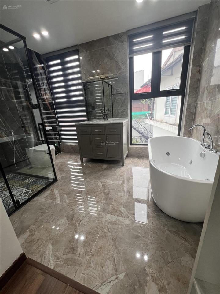Bán nhà ngọc thuỵ  bồ đề cách hồng tiến kéo dài 20m8 tầng thang máy gara oto full nội thất xịn