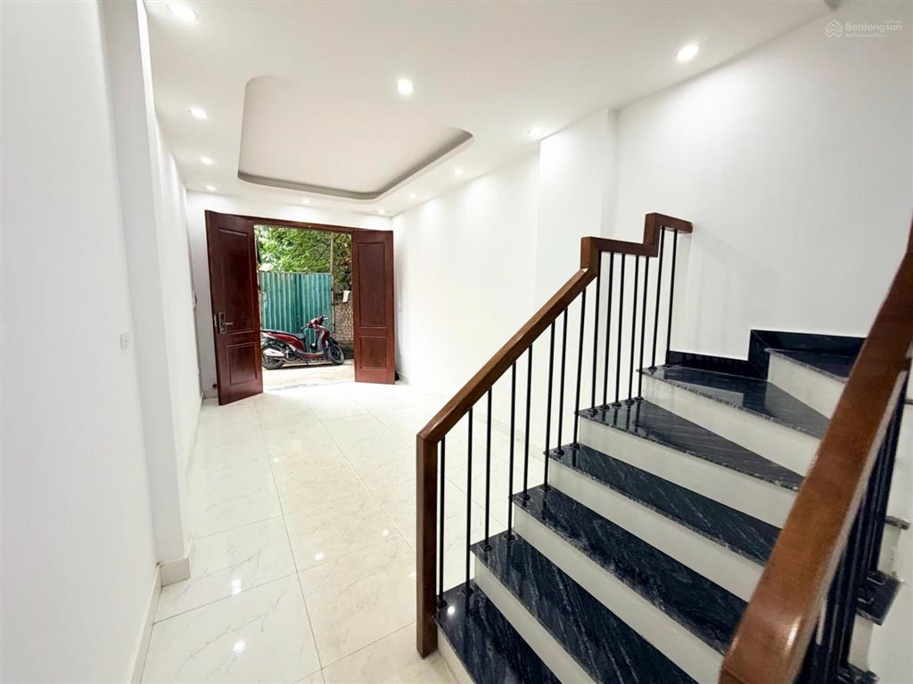 Bán nhà riêng/ ngô gia tự  ô cách  việt hưng. vf3 đỗ cửa 20m ra mặt ngõ ô tô tránh đỗ ngày đêm