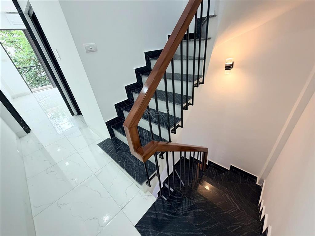 Bán nhà riêng/ ngô gia tự  ô cách  việt hưng. vf3 đỗ cửa 20m ra mặt ngõ ô tô tránh đỗ ngày đêm