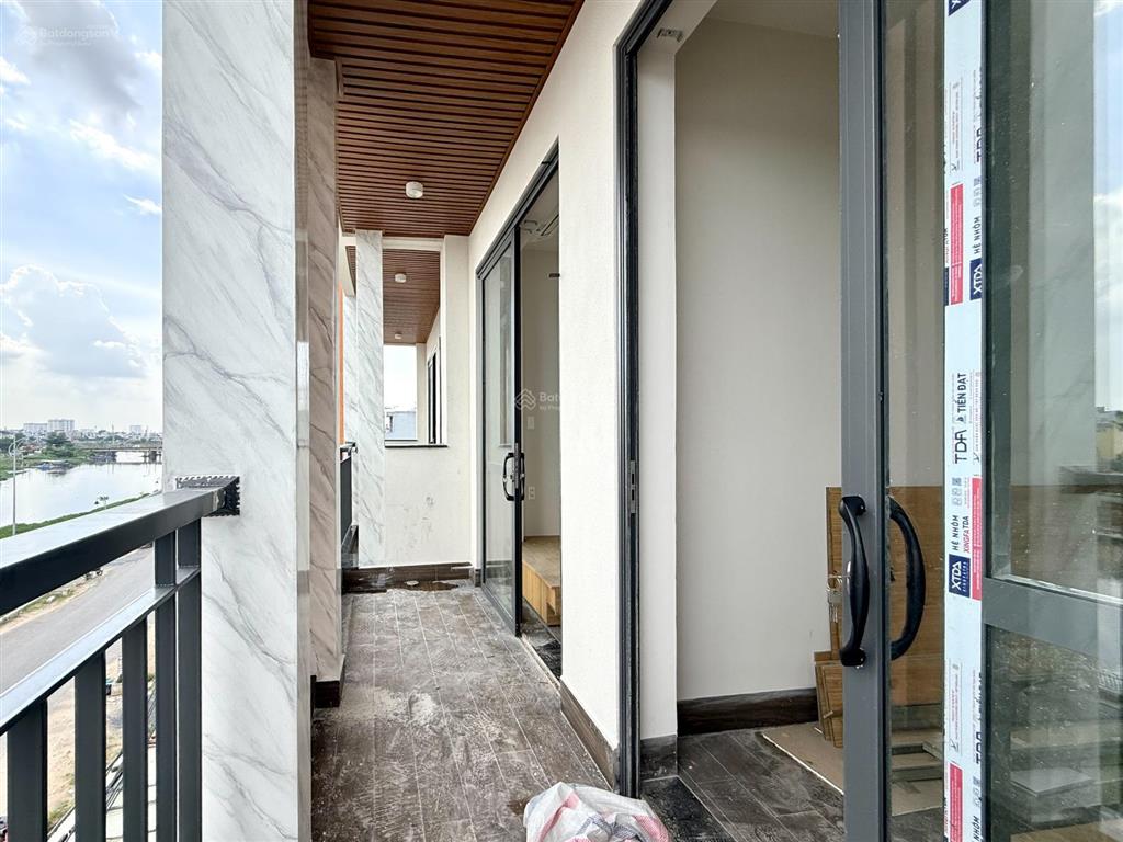 Chdv 2pn  1pk  1wc bancol 45m2 full nt mgr  view sông siêu mát  tiện qua mấy quận trung tâm